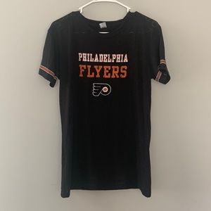 Womens Philadelphia Flyers tee shirt